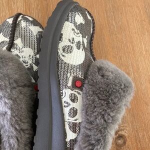 Ugg skull and cross bones sparkle clogs sz 39